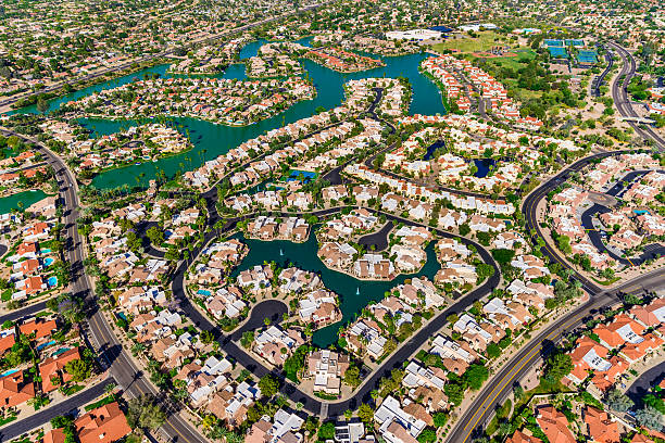 scottsdale de phoenix, en arizona, hébergement de quartier de la banlieue de développement-vue aérienne - southwest usa architecture building exterior scottsdale photos et images de collection