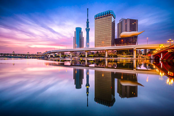 edificios de la ciudad de tokio río sumida - skytree fotografías e imágenes de stock