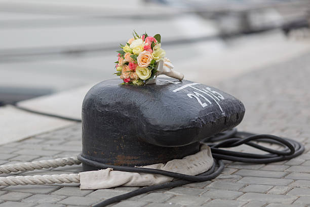 istock Mooring bitt and bridal bouquet 536505617