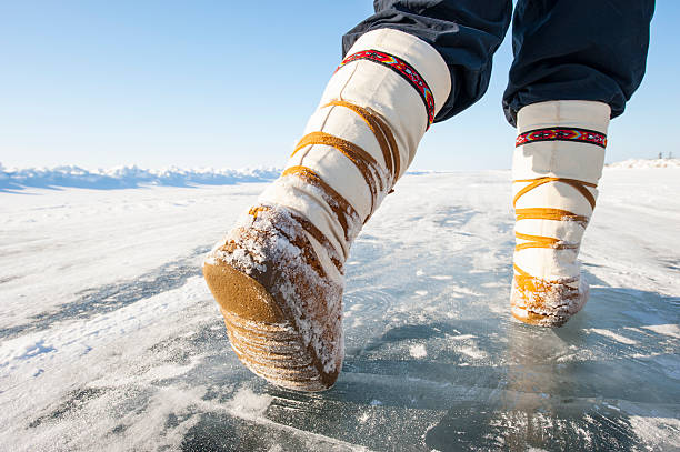 mukluks on an arctic ice road, yellowknife, northwest territories, canada. - 西北地區 個照片及圖片檔