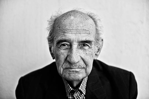porträt eines �älteren mannes. - porträtgemälde stock-fotos und bilder