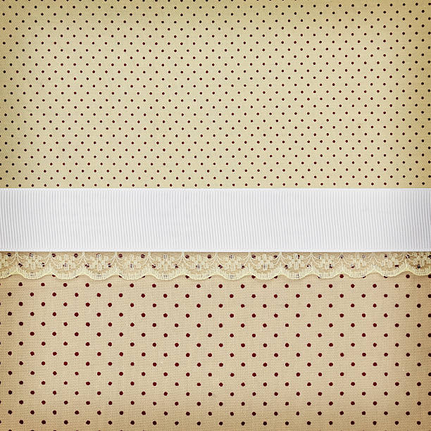 beige rétro fond textile à pois et ruban blanc - polka dot audio photos et images de collection