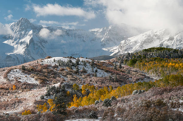 monte sneffels gama de montaña en otoño - uncompahgre national forest fotografías e imágenes de stock