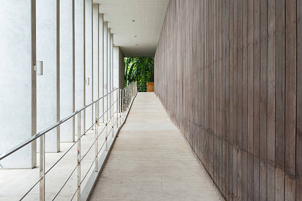 l'intérieur d'un office building - roof lightweight industry architecture photos et images de collection