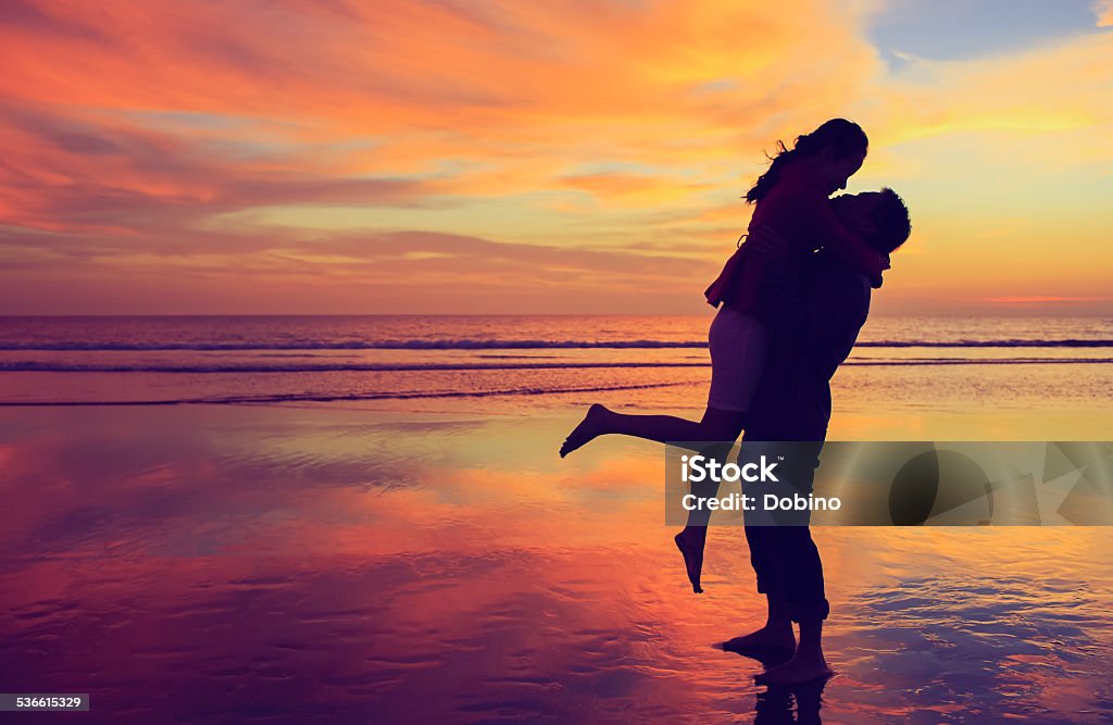 Amore tramonto - Foto stock royalty-free di Relazione di coppia