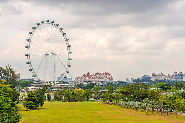 istock Ferris wheel and Singapore gardens at riverside 536651542