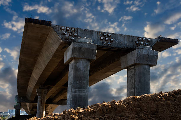 interno costruzione cavalcavia - construction bridge below concrete foto e immagini stock