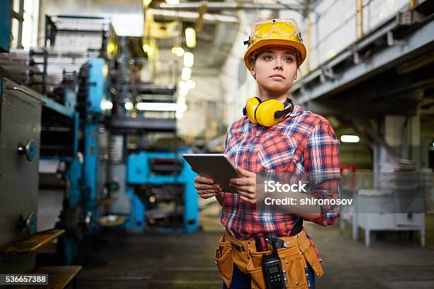 Photo libre de droit de Non Seulement Homme Métier banque d'images et plus d'images libres de droit de Femmes - Femmes, Apprenti, Industrie