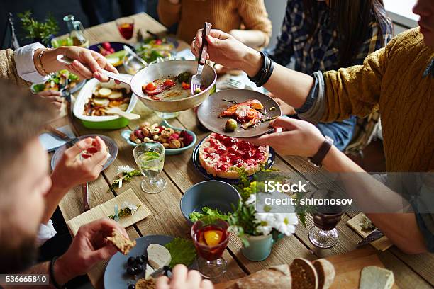 Foto de Jantar De Família e mais fotos de stock de Família - Família, Comer, Comida