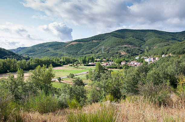 istock Views of Nocedo de Gordon 536678304