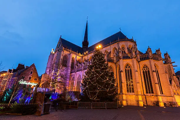 St. Peter's Church and Wintertijd (wintertime) sign. Leuven, Flemish Region, Belgium.