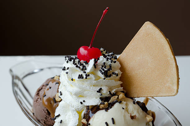 istock Ice cream sundae in a bowl 536687712