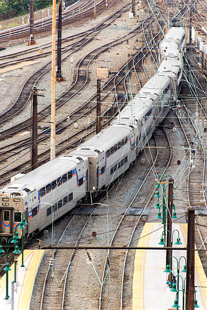 washington, dc -trains e cabos retroprojector, union station - vertical washington dc usa station imagens e fotografias de stock