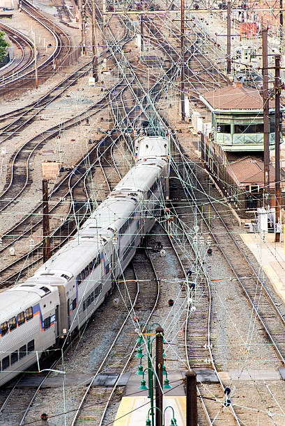 washington, dc -trains e cabos retroprojector, union station - vertical washington dc usa station imagens e fotografias de stock