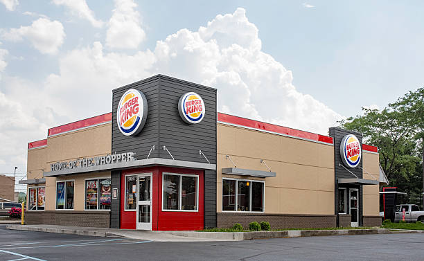 Burger King's Newest "20/20" Design Dayton, Ohio, USA - May 29, 2016: The newest Burger King "20/20" restaurant design with a sleek, contemporary, futuristic industrial-look theme includes brick cladding, manicured landscaping and a covered drive-thru order point with digital order screens. The new design was first introduced in USA in April 1, 2010. brick cafe stock pictures, royalty-free photos & images