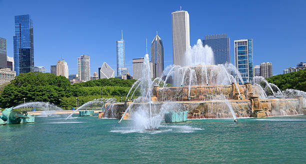 istock Chicago skyline and Buckingham Fountain 536748804