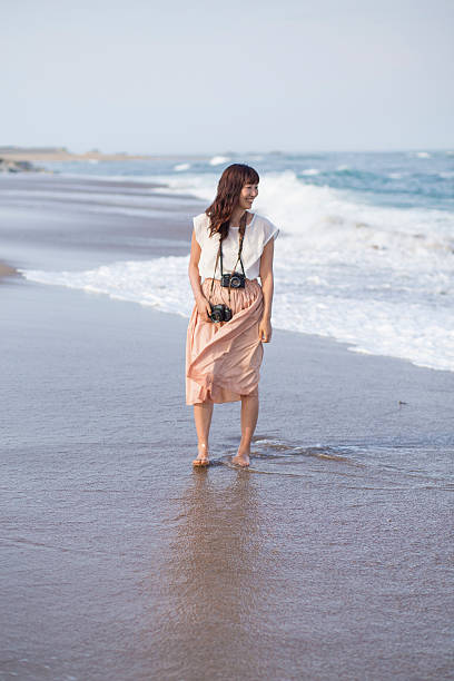 istock Female photographer in a shoreline 536787432