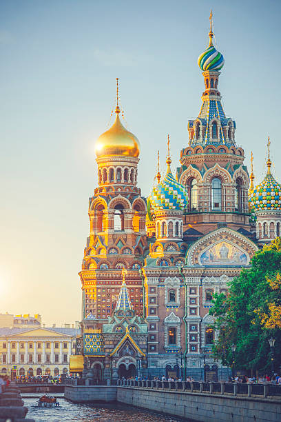 iglesia del salvador sobre la sangre se derramó - san petersburgo fotografías e imágenes de stock