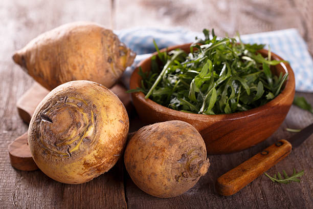schweden vermissen - turnip leaf vegetable green freshness stock-fotos und bilder
