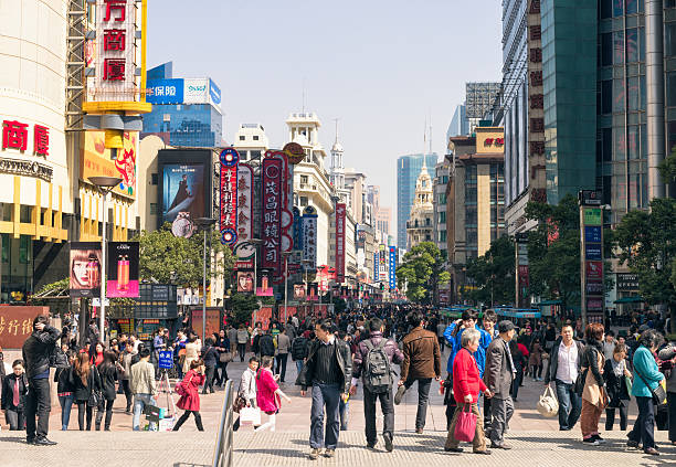 중세탑 난징로 - china shanghai city shopping 뉴스 사진 이미지