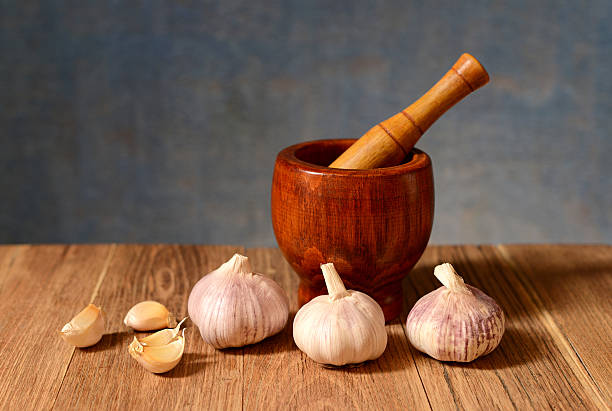 istock Garlic and object made of wood 536920313