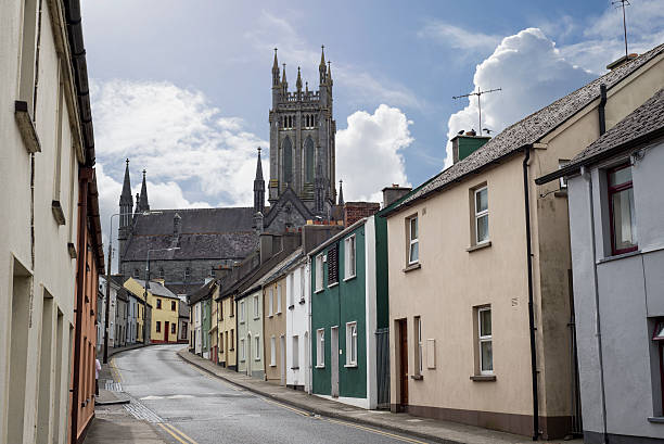 cena de rua residencial kilkenn - kilkenny city - fotografias e filmes do acervo