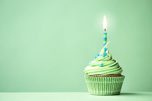 verde compleanno cupcake - cupcake foto e immagini stock