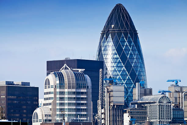 1 日ロンドンの街並みの眺め - 30 st mary axe ストックフォトと画像