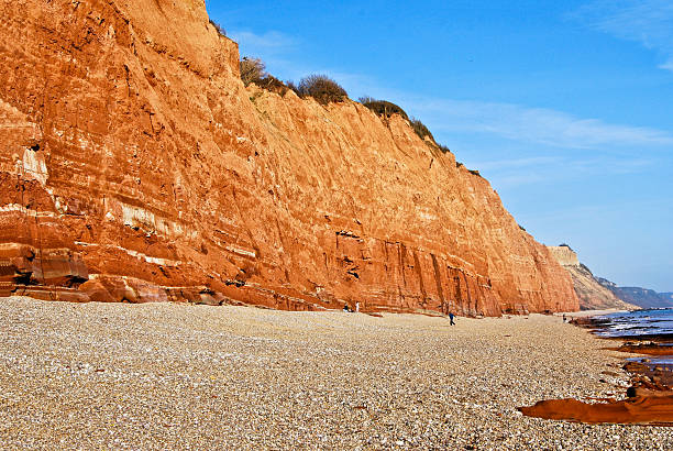 sidmouth beira-mar com penhascos vermelhos da costa de dorset, devon, inglaterra - exeter england england cornwall england devon - fotografias e filmes do acervo