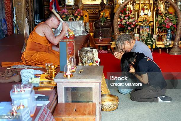 Buddista Novizio - Fotografie stock e altre immagini di 2015 - 2015, Benedizione, Buddismo