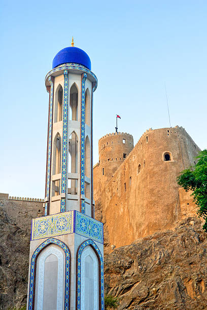 mesquita e masjid al khor al mirani forte - al mirani imagens e fotografias de stock