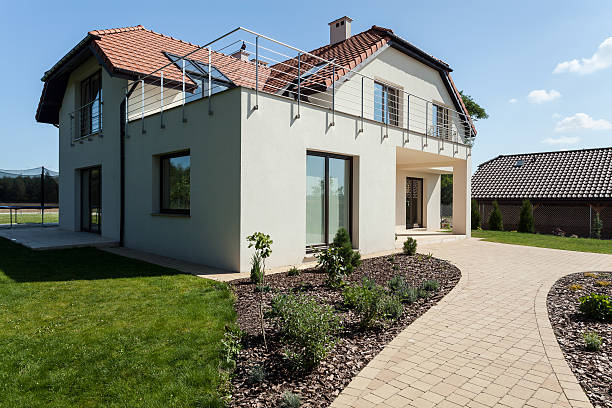 istock Modern house with garden 537027544