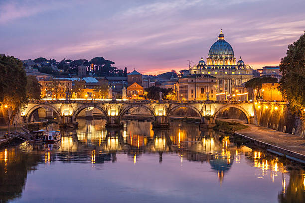 города рима и святого петра базилика, италия. - vatican dome michelangelo europe стоковые фото и изображения