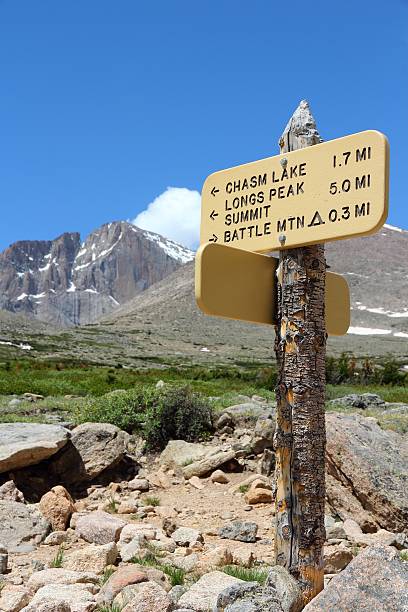 скалистые горы, колорадо - longs peak стоковые фото и изображения