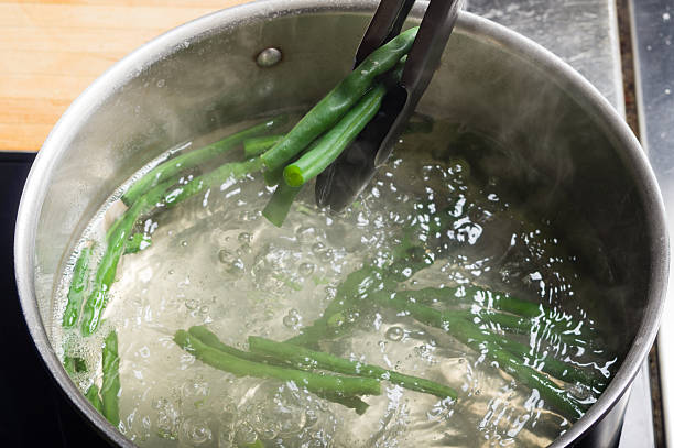 istock Green beans in cook pot 537063613