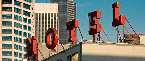 istock Retro motel sign on rooftop with buildings in background. 537073005
