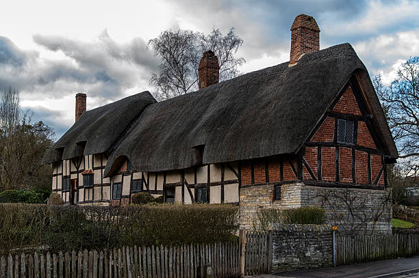 アン・ハサウェイの家 - stratford upon avon william shakespeare england house ストックフォトと画像