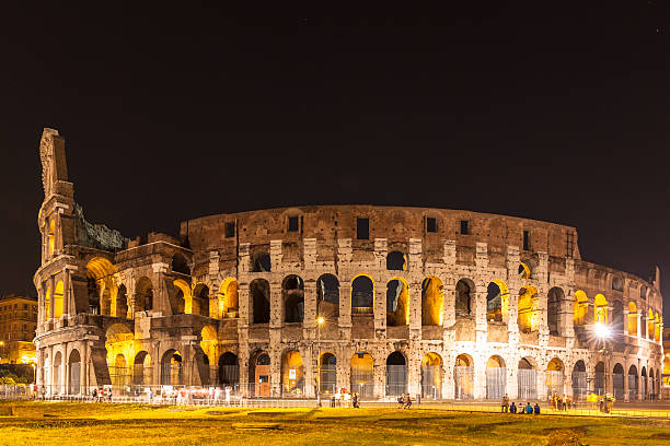istock Night view of colosseum in Rome 537099961