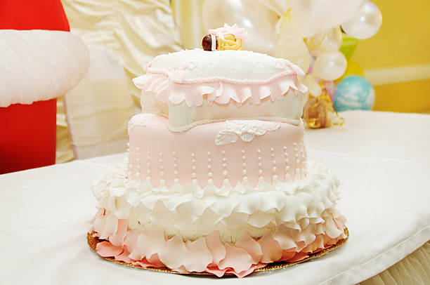 istock Big tasty cake for birthday 537101287