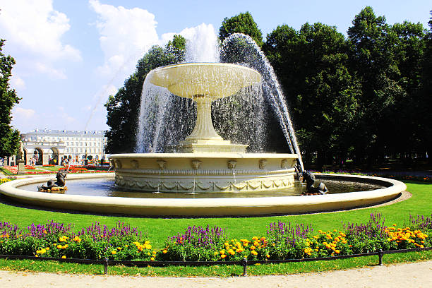 istock Saxon garden in Warsaw, Poland 537115347