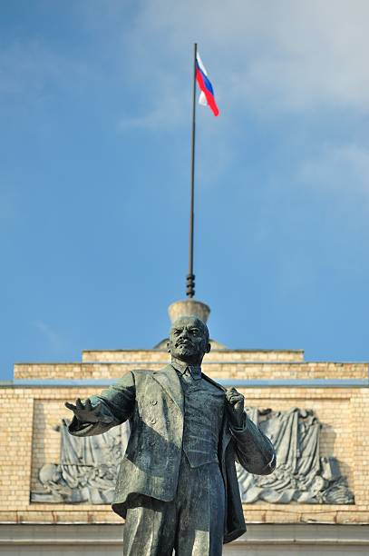 istock Lenin monument and Russian flag, Orel, Russia 537120145