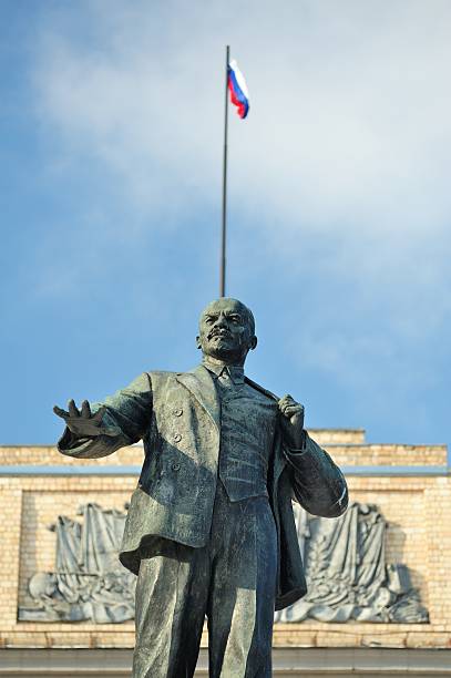 istock Lenin monument and Russian flag, Orel, Russia 537120147
