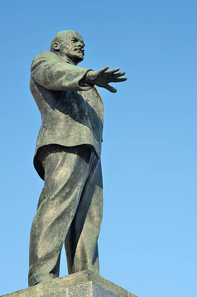istock Lenin monument in the sky, Orel, Russia 537120149