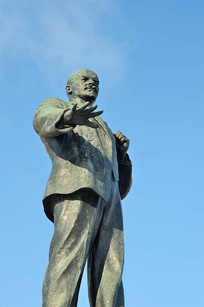 istock Lenin monument in the sky, Orel, Russia 537120161
