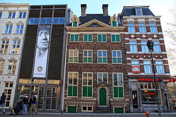 rembrandt haus museum in amsterdam, niederlande. - rembrandt stock-fotos und bilder