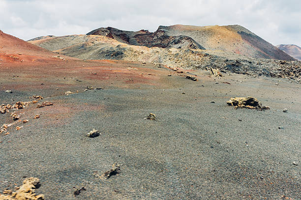 Paisaje después de la erupción del volcán en Lanzarote, España - foto de stock