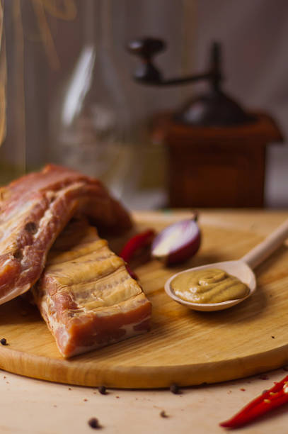 копченым беконом - bacon rudeness meat raw стоковые фото и изображения
