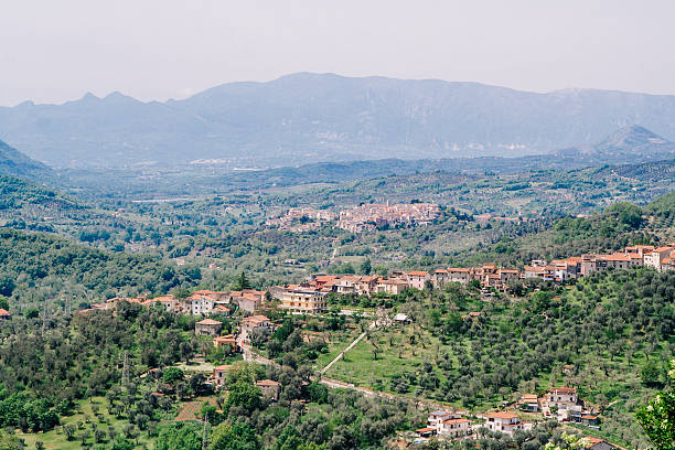 istock Town in Italian Countryside 537214641
