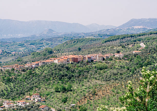 istock Town in Italian Countryside 537214643