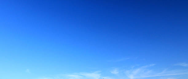 cielo azul de fondo.   - cloud cloudscape above pattern fotografías e imágenes de stock